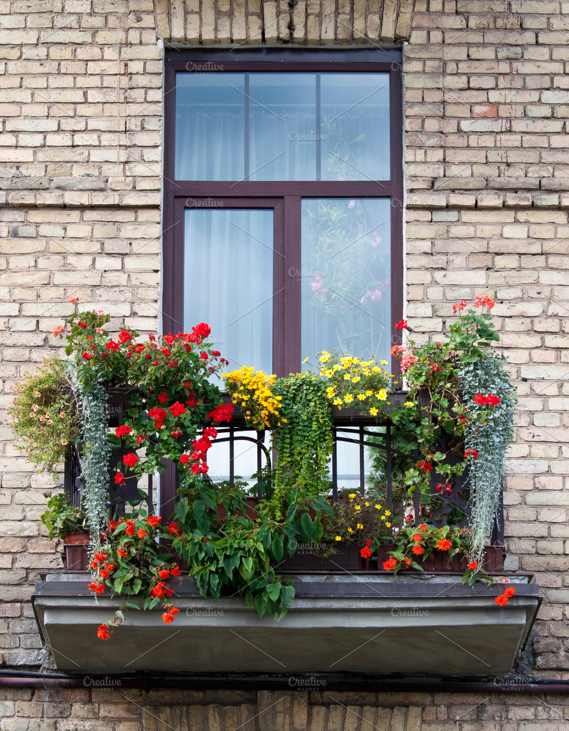 Flowered balcony, an Architecture Photo by BOOCYS
