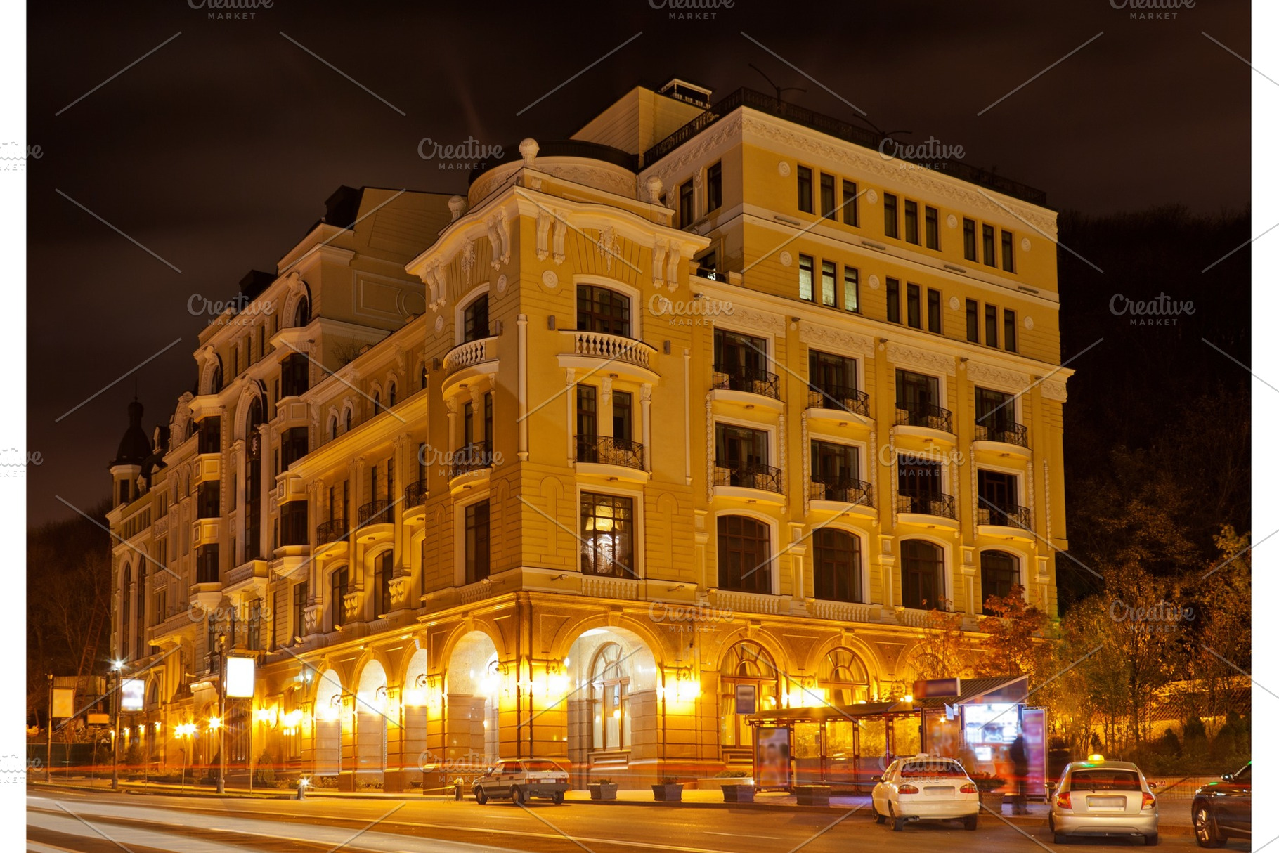 The apartment building in Kyiv, an Architecture Photo by Leonid Andronov