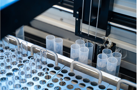 Automatic multi slides stainer at