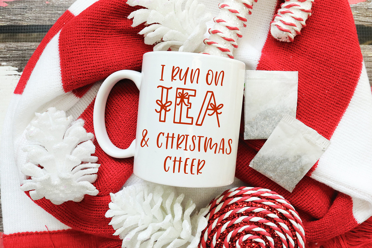 Under The Tree, Christmas Font preview 6