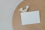 Minimalist Card Mockup PSD, a Product Mockup by sparklemockup (Thumbnail 1 of 2)