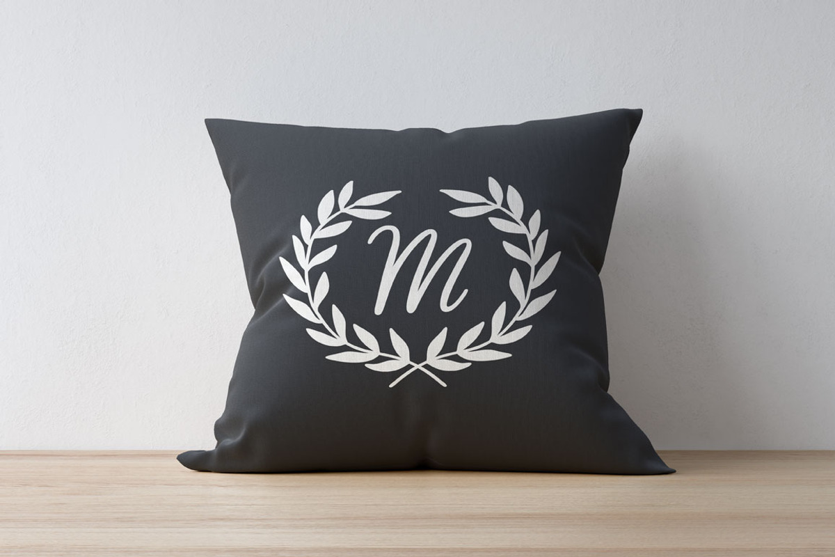 Wreath Monograms Dingbat Font preview 4