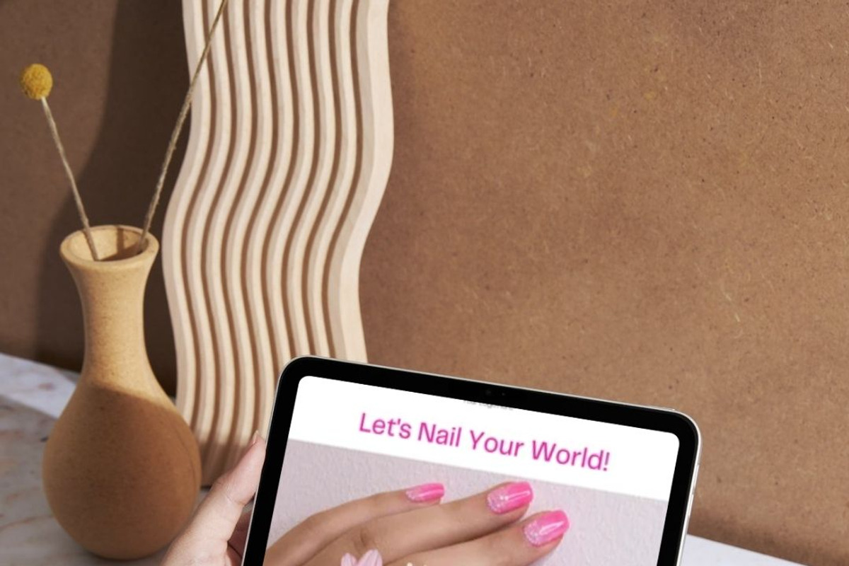 CANVA WEBSITE Template SALON SERVICE, a Landing Page Template by Deepa Template Studio (Photo 3 of 8)