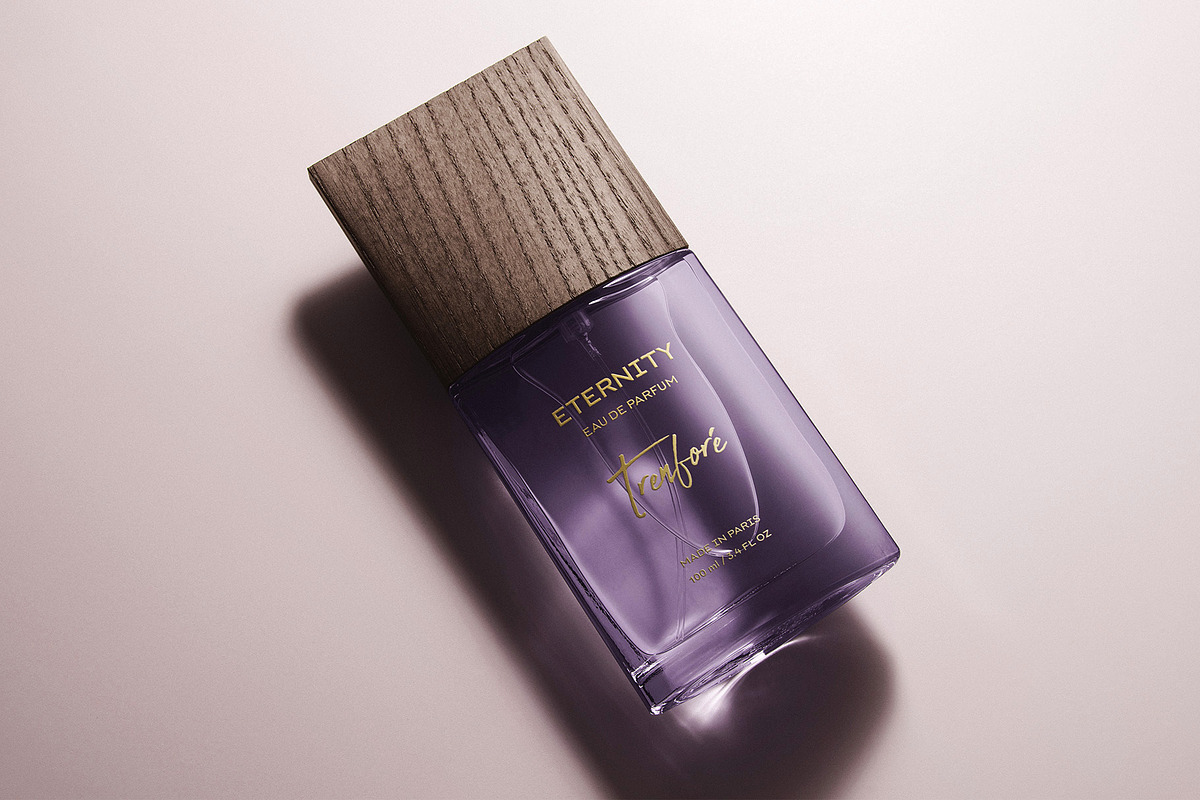 Logo Mockup Modern Parfum Wooden, a Product Mockup by Asylab (Photo 4 of 5)