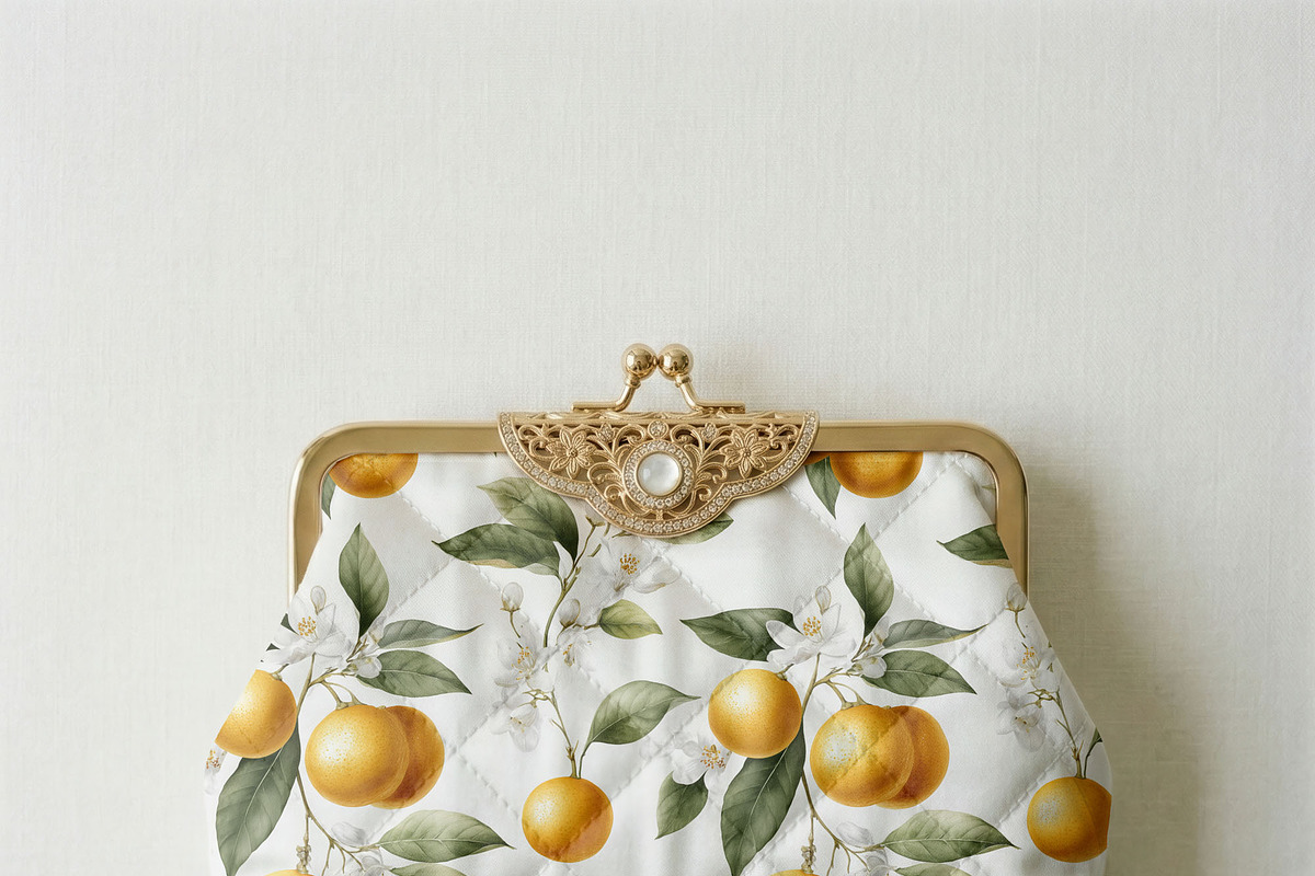 Quilted Satin Purse Mockup PSD, a Product Mockup by 1001 mockups (Photo 8 of 12)