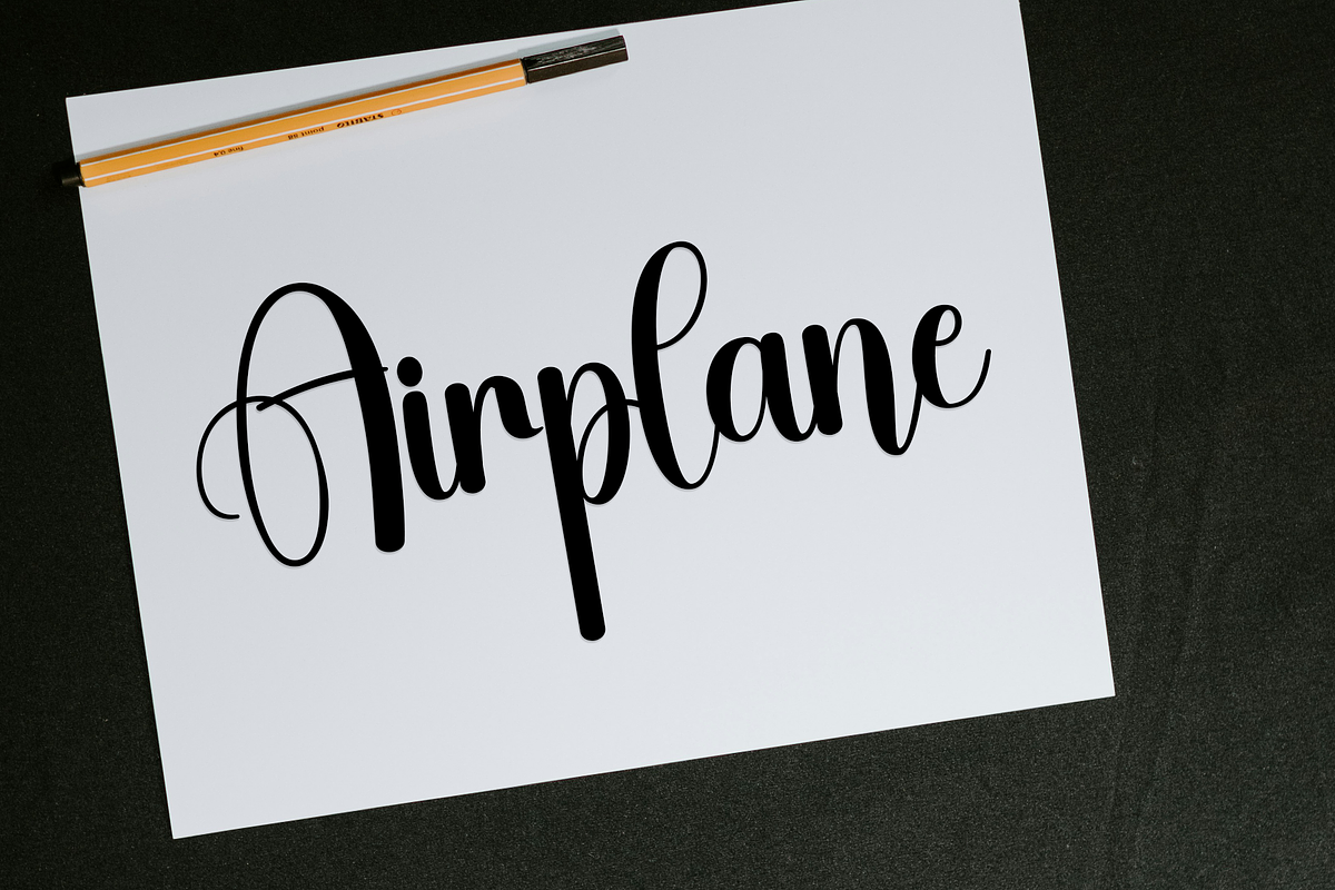 Creative Signature, a Handwritten Font by FreshTypeINK (Photo 6 of 8)