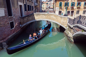 Gondola in Venice, an Arts & Entertainment Photo by BOOCYS