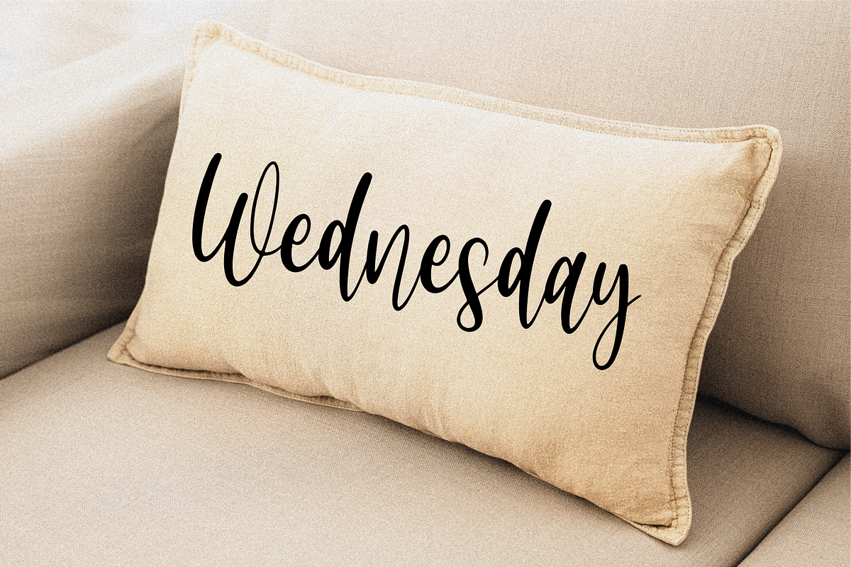 Ballessi, a Script Font by Forberas Club (Photo 4 of 6)