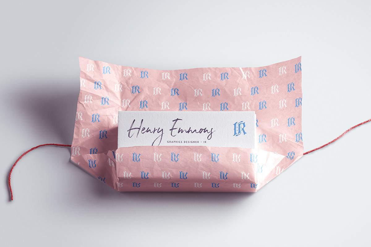 Royal Touch Font preview 2