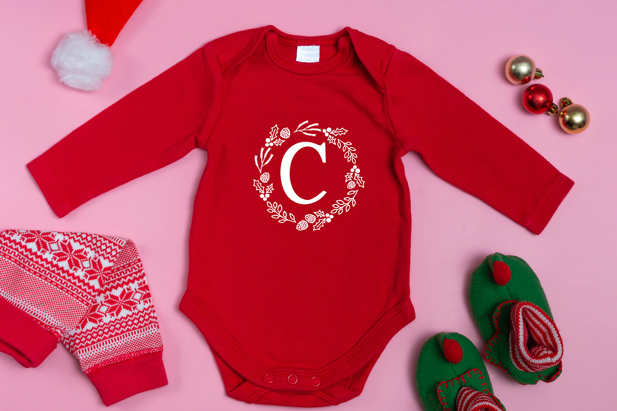 Chrismas wreath, a Symbol Font by Petal Pixels (Photo 6 of 9)