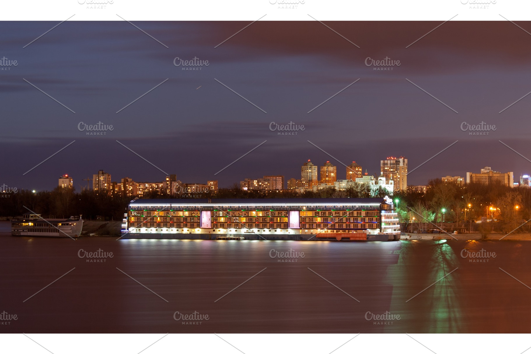 Hotel on the water, an Architecture Photo by Leonid Andronov