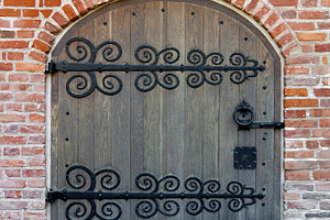 Ornamented doors, an Architecture Photo by BOOCYS