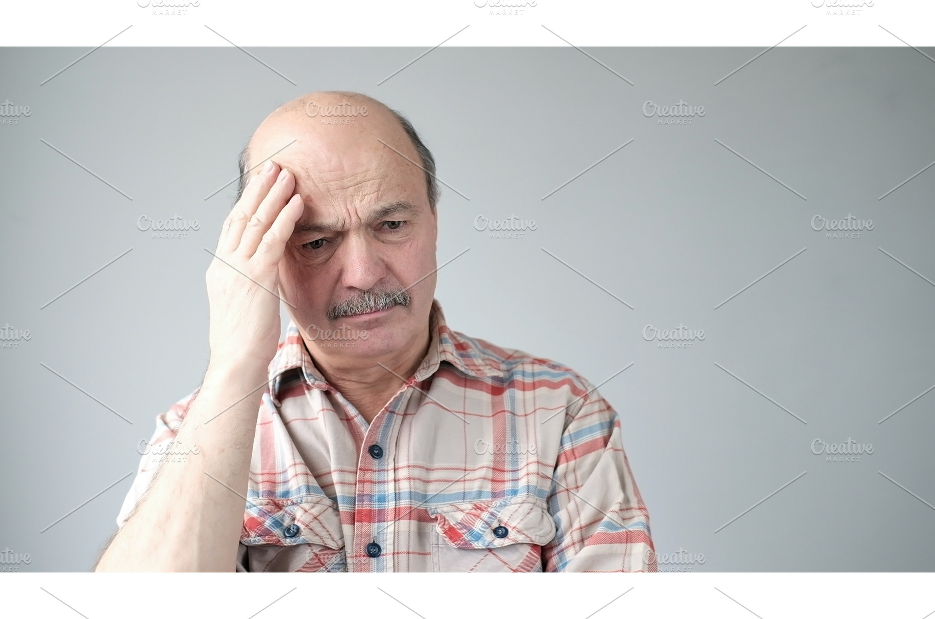 Senior caucasian man showing how, a Person Photo by Koldunova
