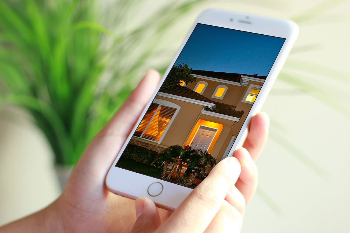 iPhone Device Mockup (PSD), an iPhone Mockup by betterlifeblog (Photo 4 of 6)