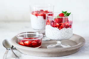 Chia strawberry pudding