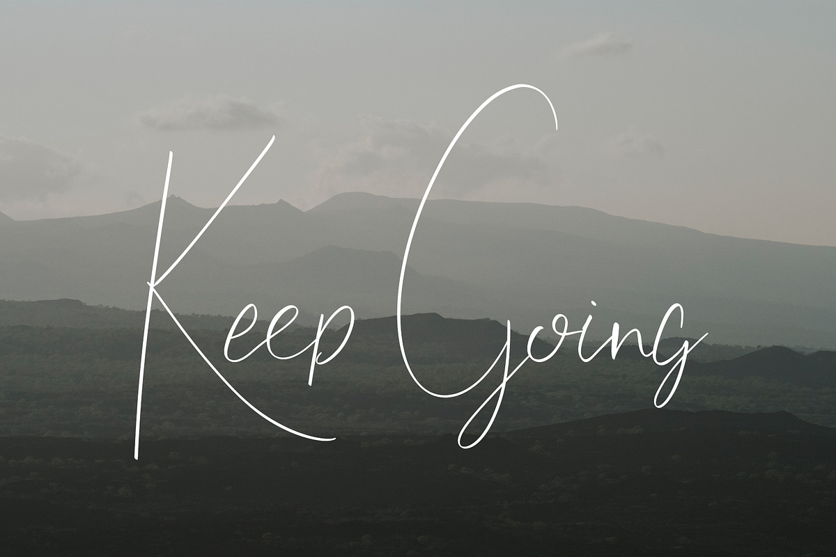 La Fortuna / Stylish Signature Font preview 7