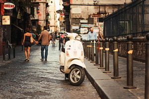 Retro scooter (Naples, Italy)