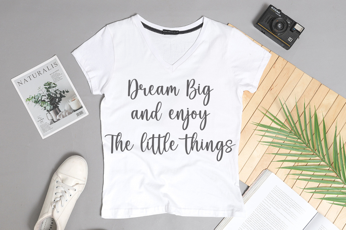 Marilyn Script, a Script Font by Bosstype Studio (Photo 2 of 8)