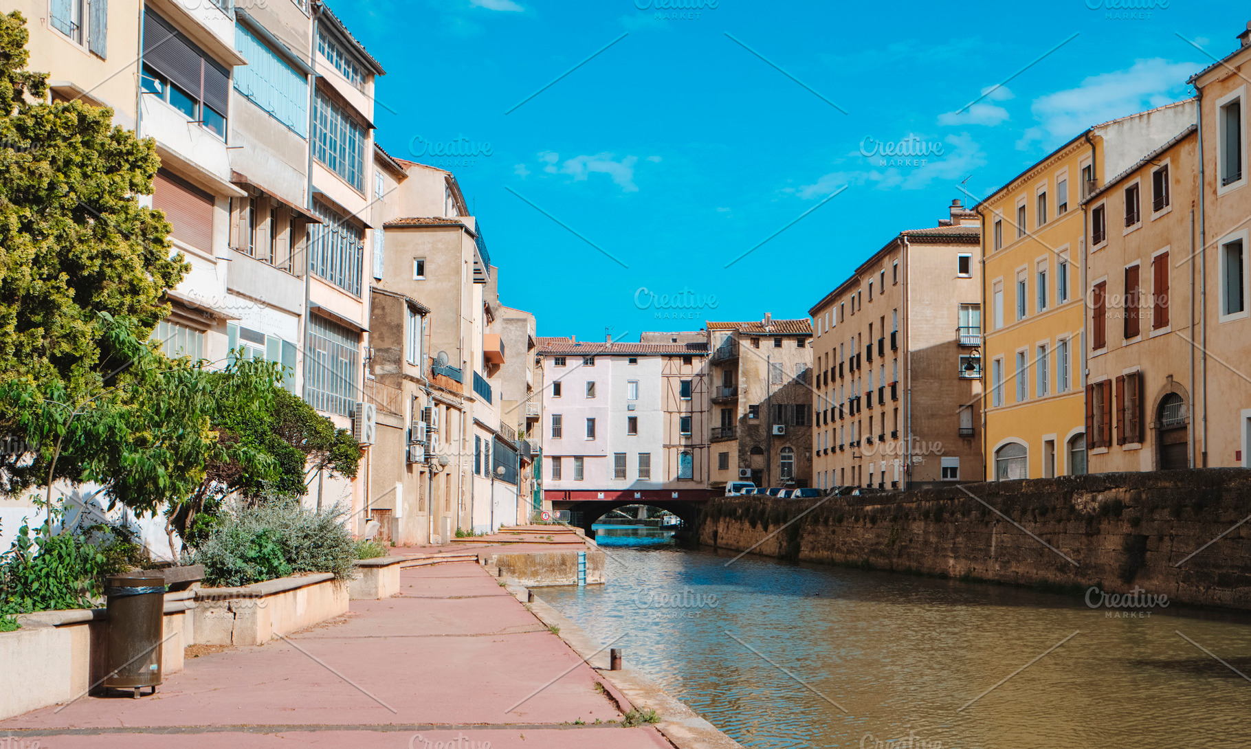 Pont des Marchands bridge and canal in Narbonne, a Photo by Nito