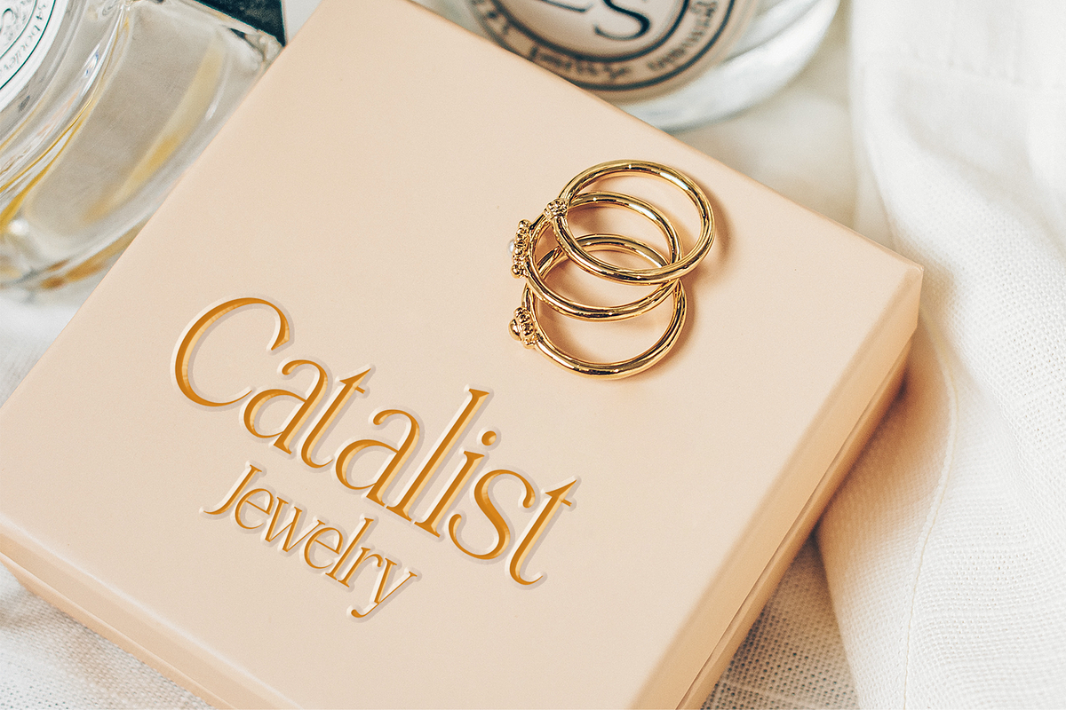 Olivera | Chic Modern Serif, a Serif Font by Pentagonistudio (Photo 2 of 11)