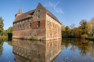 Dussen castle in autumn, an Architecture Photo by John Stuij Photography