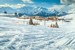 Fantastic easy ski slope in Alps, an Architecture Photo by Alpine Dreams