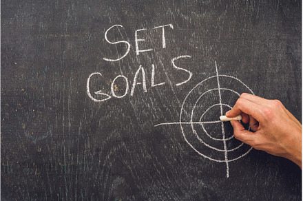 Hand writing Set Goals topic on, a Business Photo by Elizaveta Galitskaya