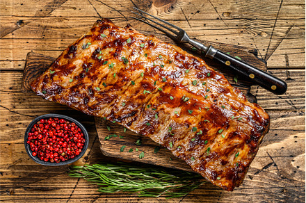 Grilled and smoked pork spare ribs
