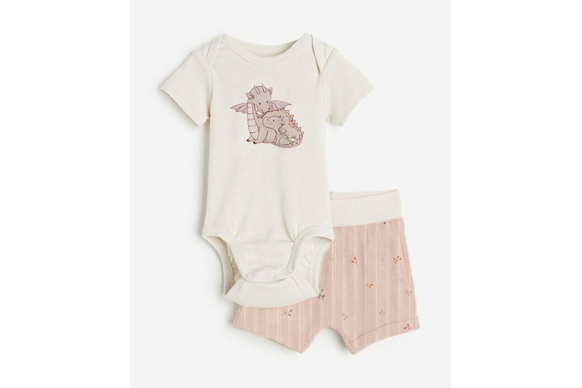Under Mama's Wings Nursery Pattern, a Pattern Graphic by MouseGrey (Photo 5 of 13)