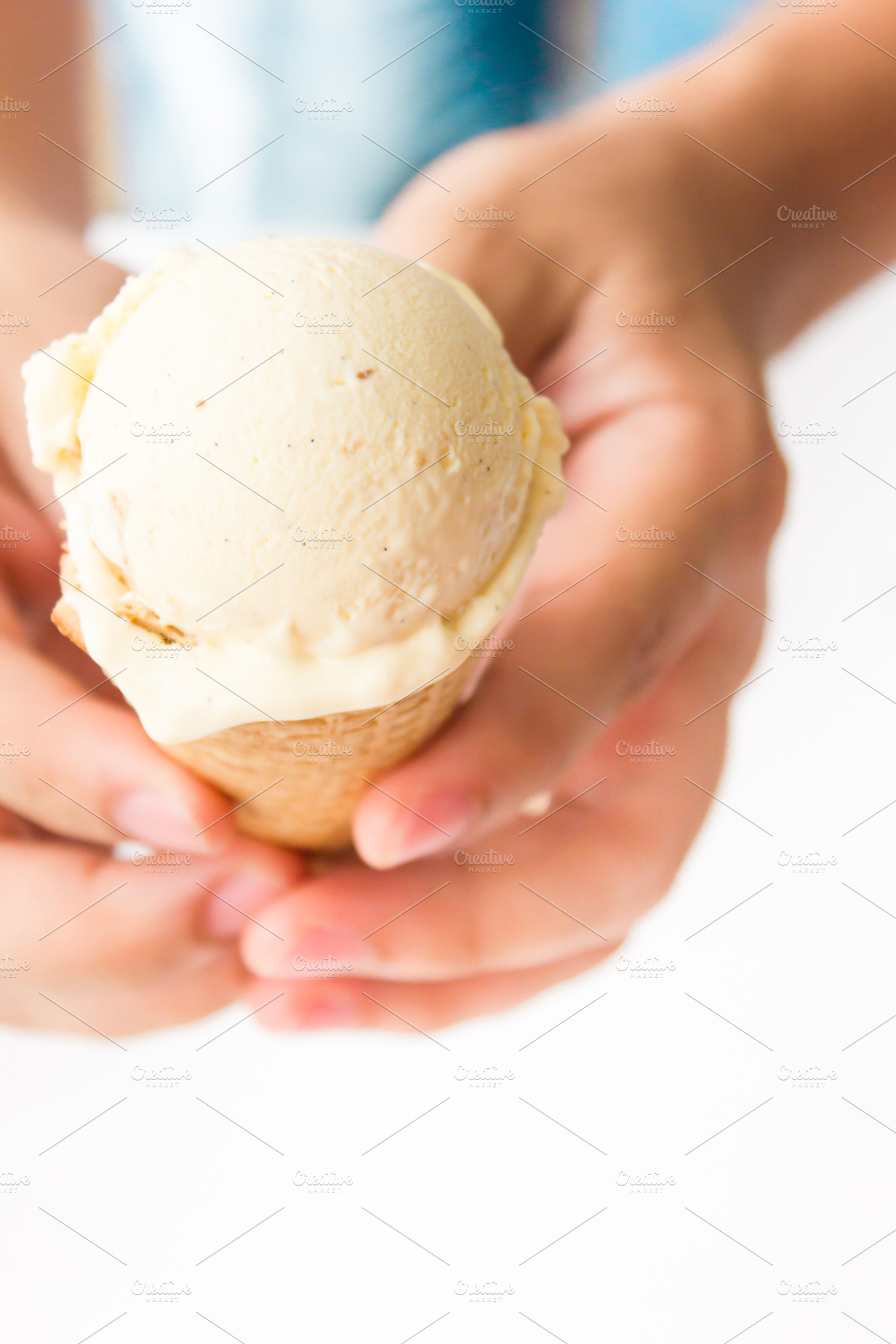 Vanilla ice cream containing vanilla, ice cream, and sweet, a Food & Drink Photo by Chokolat.Pimienta