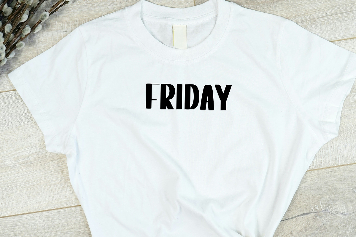 MONDAY, a Font by InermediaSTUDIO (Photo 5 of 8)