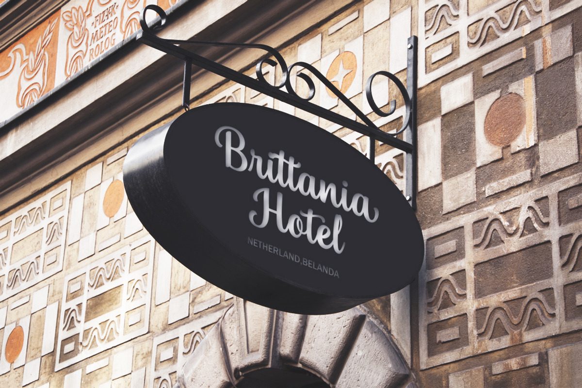 Grandista Font, a Script Font by Mytha Studio (Photo 7 of 9)