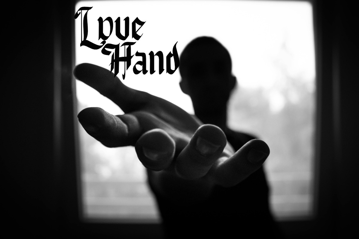 Gettegle Blackletter Font, a Blackletter Font by Bayuktx (Photo 9 of 9)