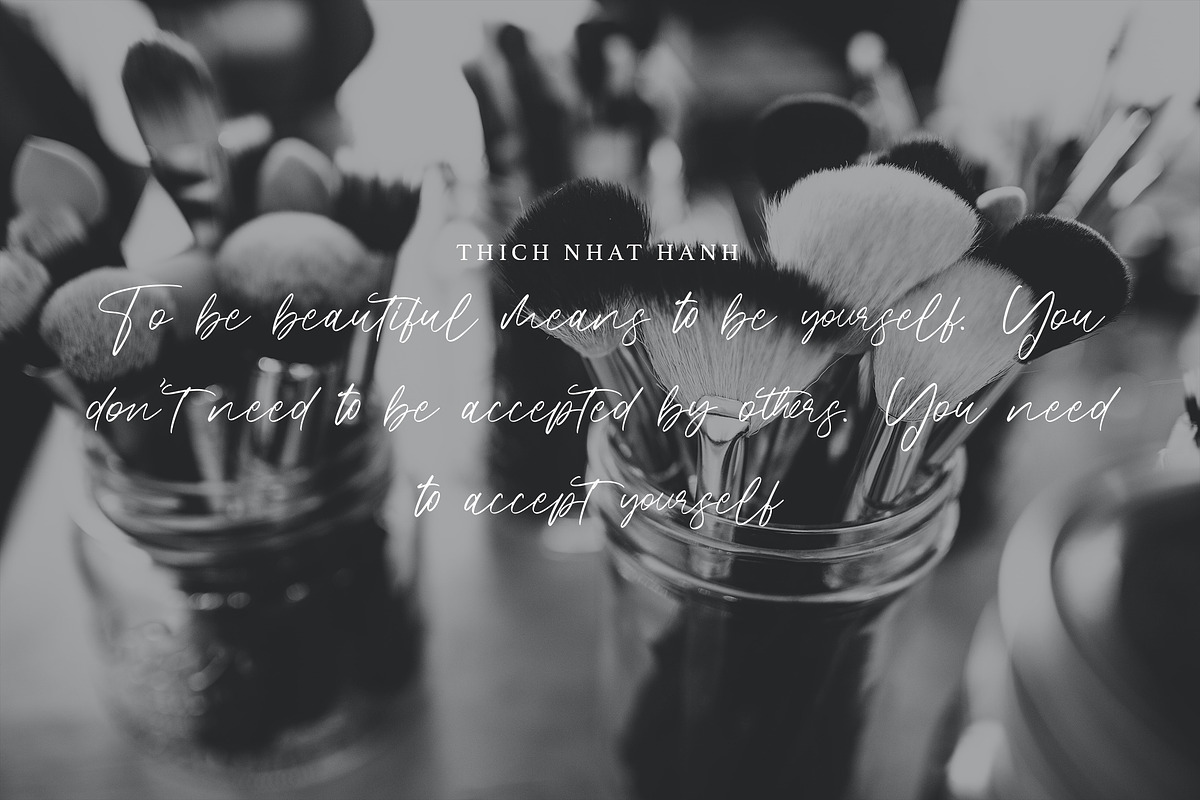 Murottal - Stylish Handwritten, a Script Font by Arendxstudio (Photo 2 of 9)
