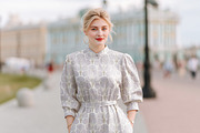 Woman Long-Sleeved Dress Mockup PSD, a Shirt Mockup by 1001 mockups (Thumbnail 6 of 9)