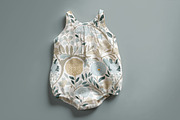 Summer Baby Bodysuit Mockup PSD, a Shirt Mockup by 1001 mockups (Thumbnail 8 of 9)