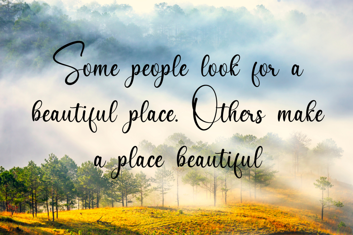 Hengstand Handwritten Font, a Handwritten Font by Basnistudio (Photo 7 of 10)
