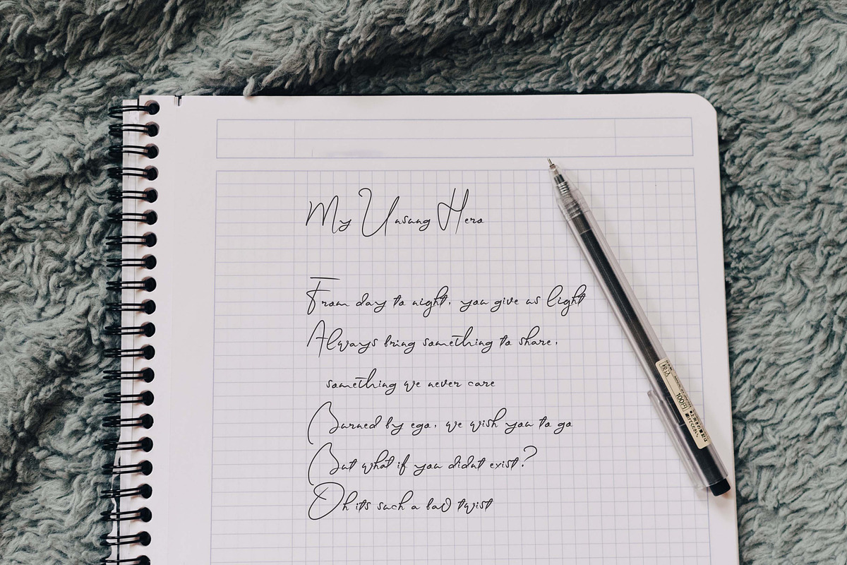 Bromeo Signature - Casual Font, a Script Font by Attractype (Photo 10 of 12)