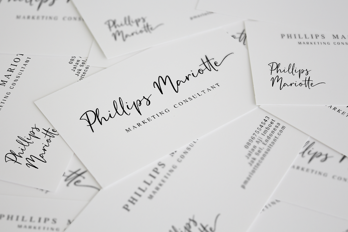 Kallinsha - Classy Signature Font, a Script Font by Sibelumpagi Studio (Photo 3 of 10)