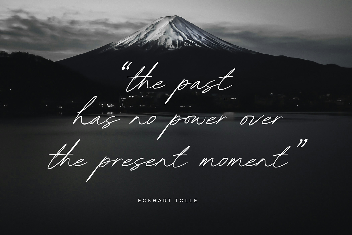 Madden Guilla - An Elegant Font, a Handwritten Font by Ainun Jinan (Photo 7 of 9)