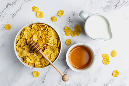 Corn flakes with honey and milk