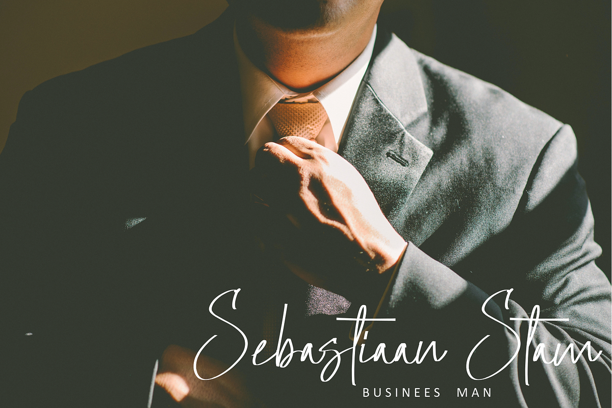 South Amsterdam Signature Font, a Script Font by Ramadhanstudio (Photo 2 of 8)
