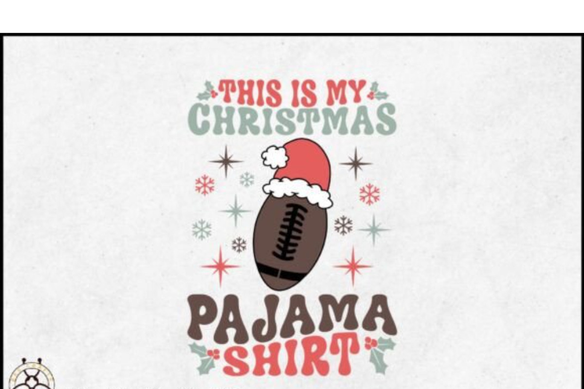 12 Christmas Football SVG Bundle, a Graphic by BeeCraftR (Photo 7 of 11)