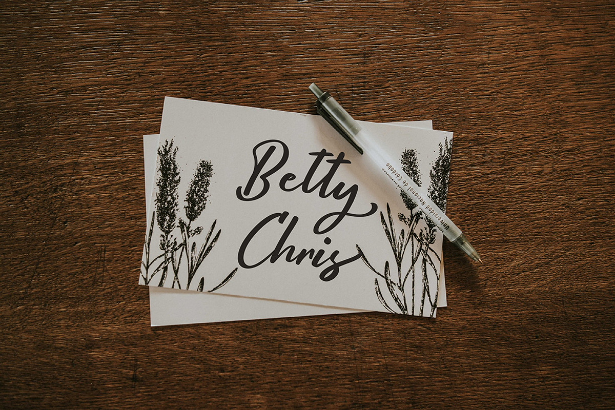 Remingtone Calligraphy Font preview 2