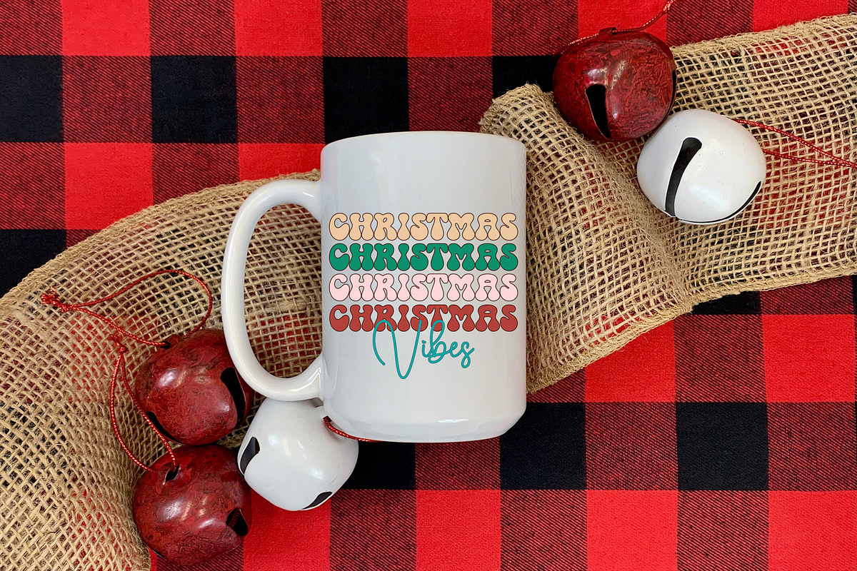Retro Christmas SVG Bundle, a Graphic by CraftlabSVG (Photo 4 of 15)