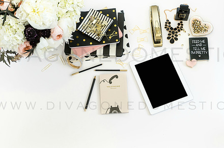 Styled Stock Photo | Tech Graphic