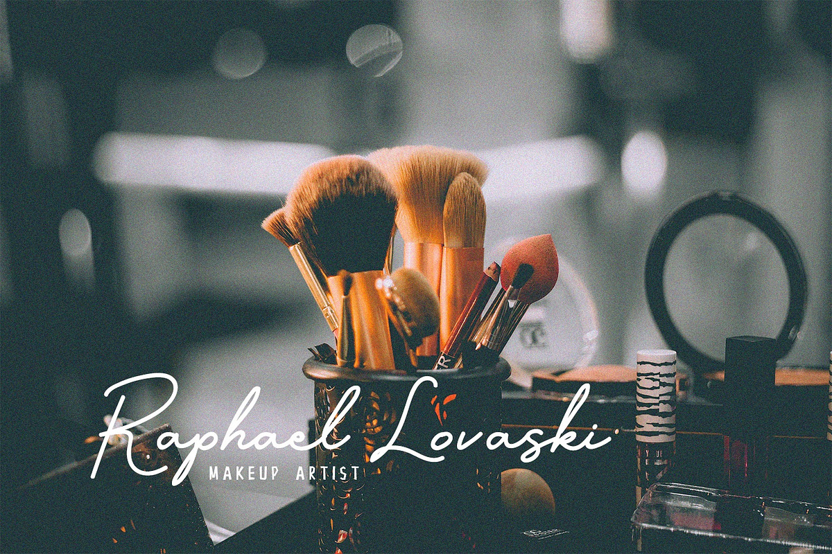 Designer Signature Font preview 6