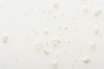 Liquid cosmetic transparent product