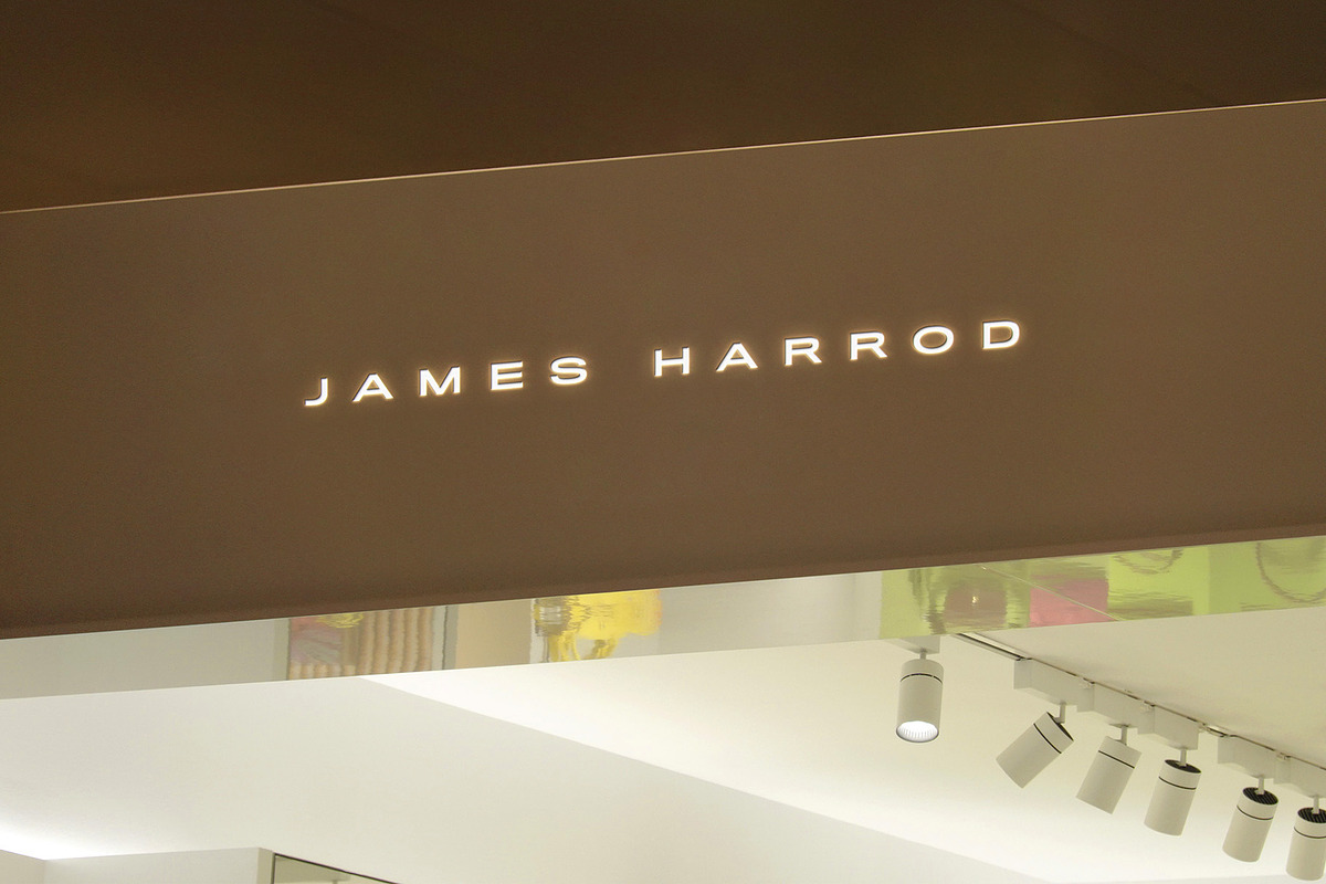 Logo Mockup Luxury 3D Sign Luminous, a Product Mockup by Asylab (Photo 4 of 5)