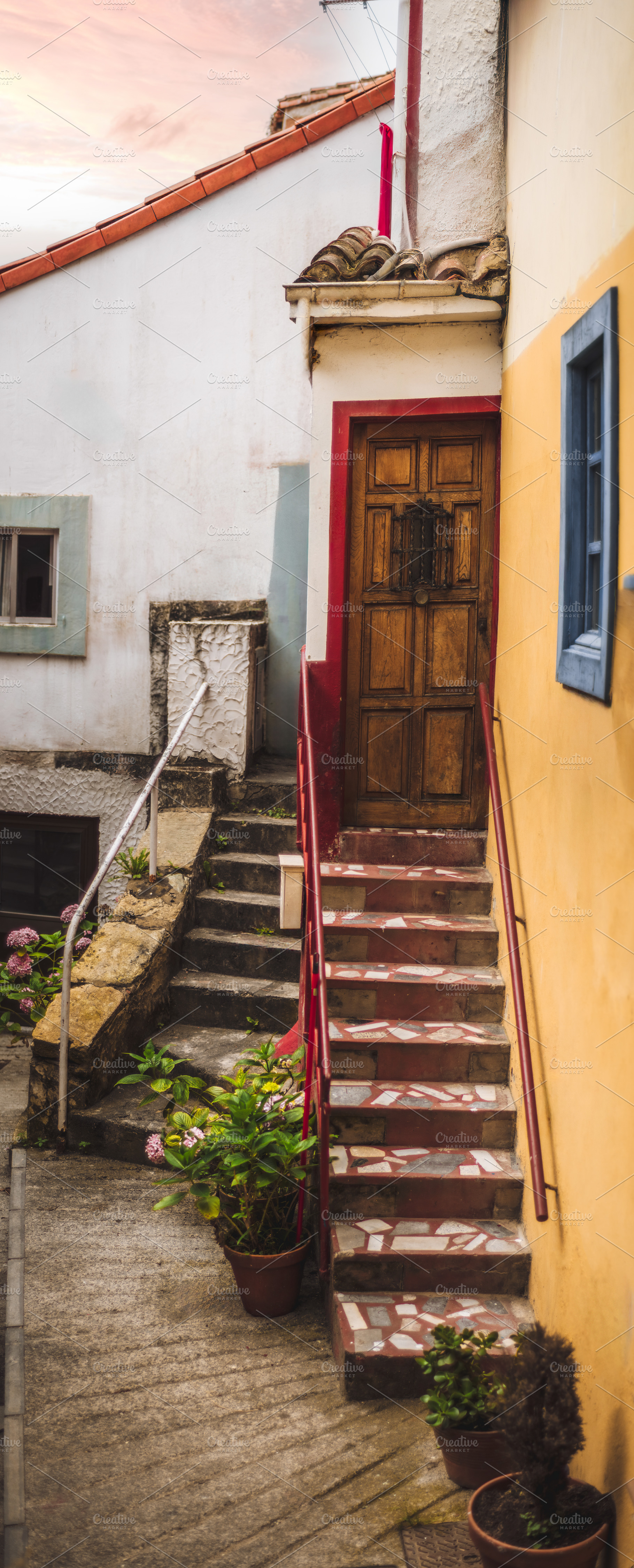 Cudillero vertorama shallow focus, an Architecture Photo by SkyNext